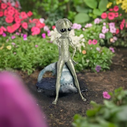 Adorable Alien Roswell Sculpture For The Garden